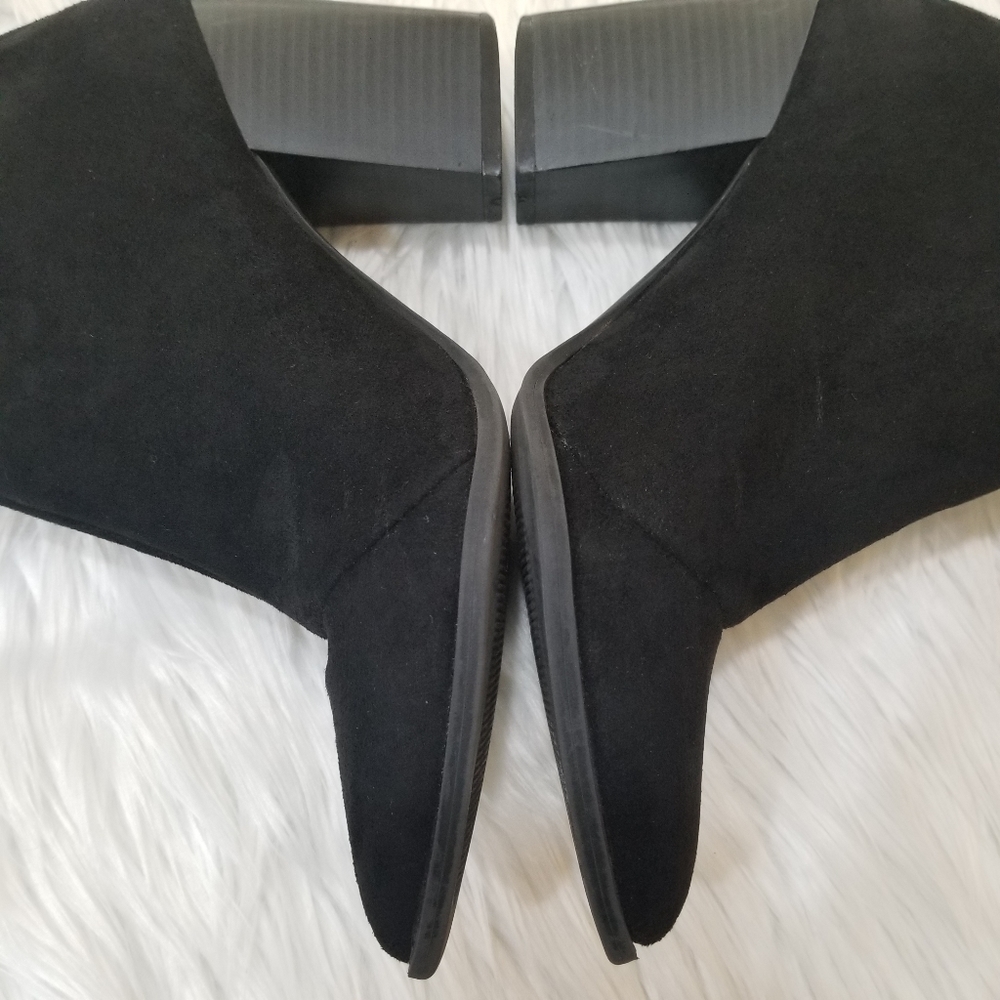 Pointed Toe Suede Black Ankle Boots With Heel Size 7.5, With Zipper Closure. - Picture 9 of 16